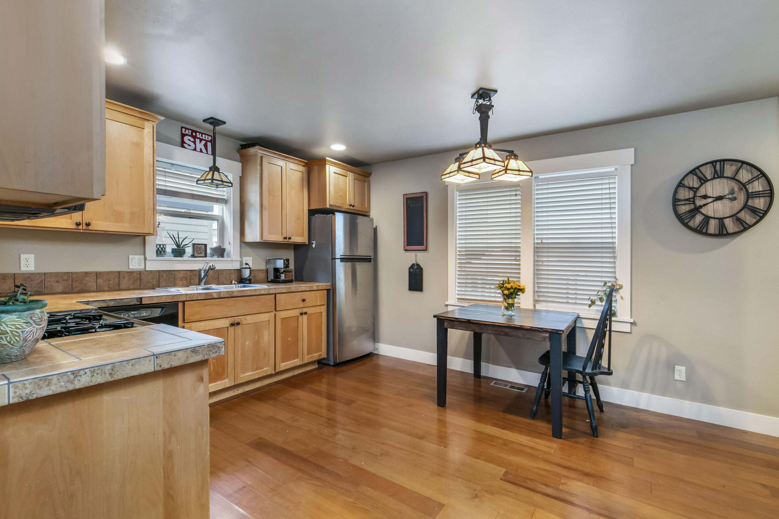 74 SW Cleveland Avenue