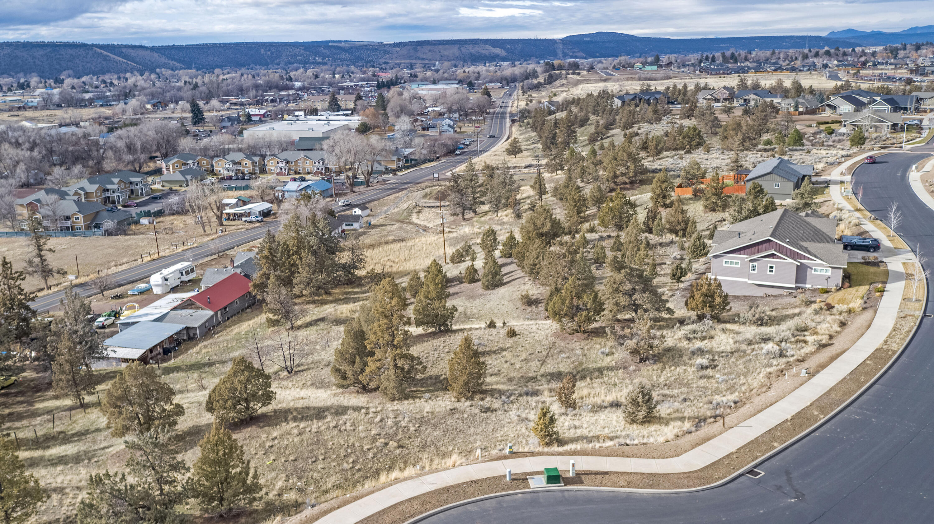 2400 NE Compass Court