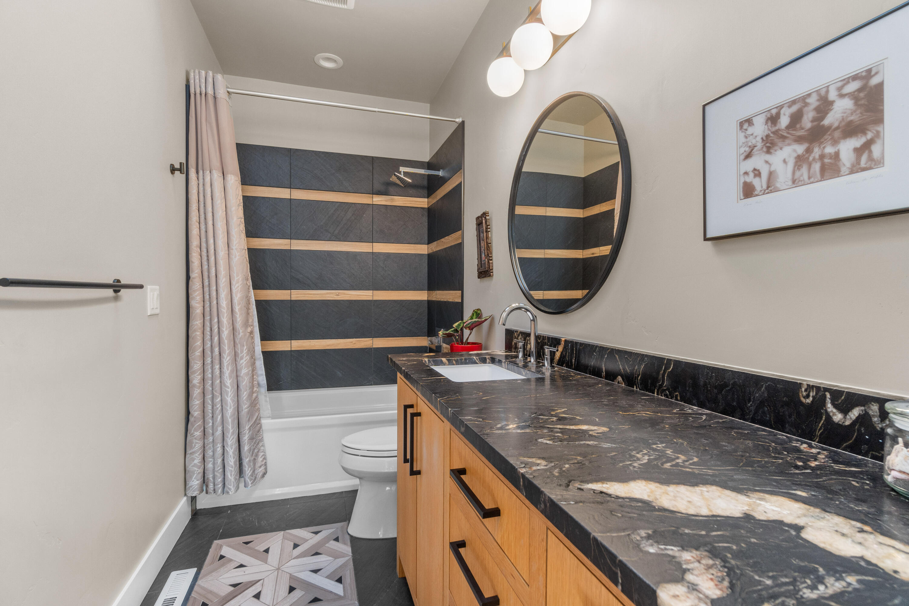 1663 NW Fields Street