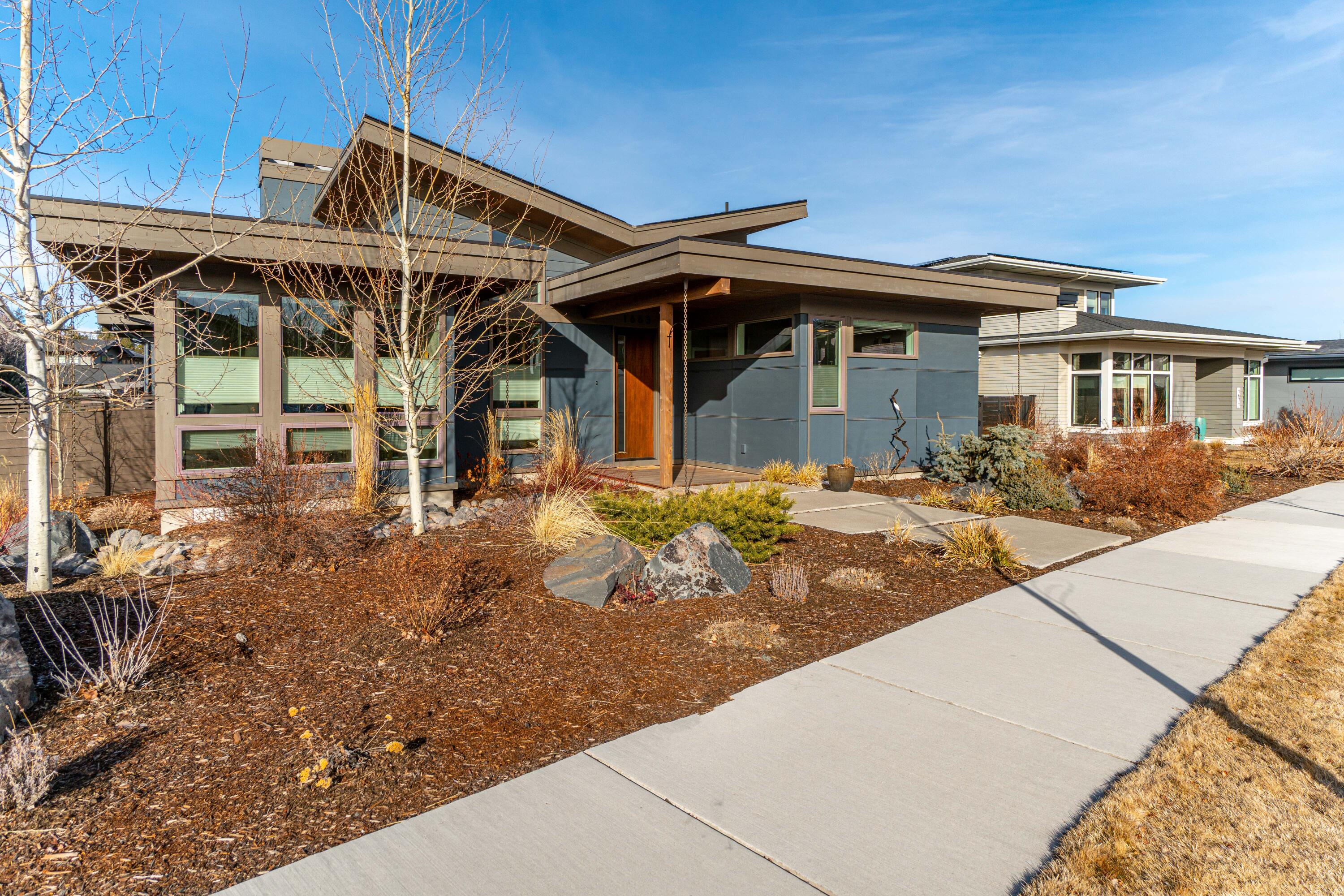 1663 NW Fields Street