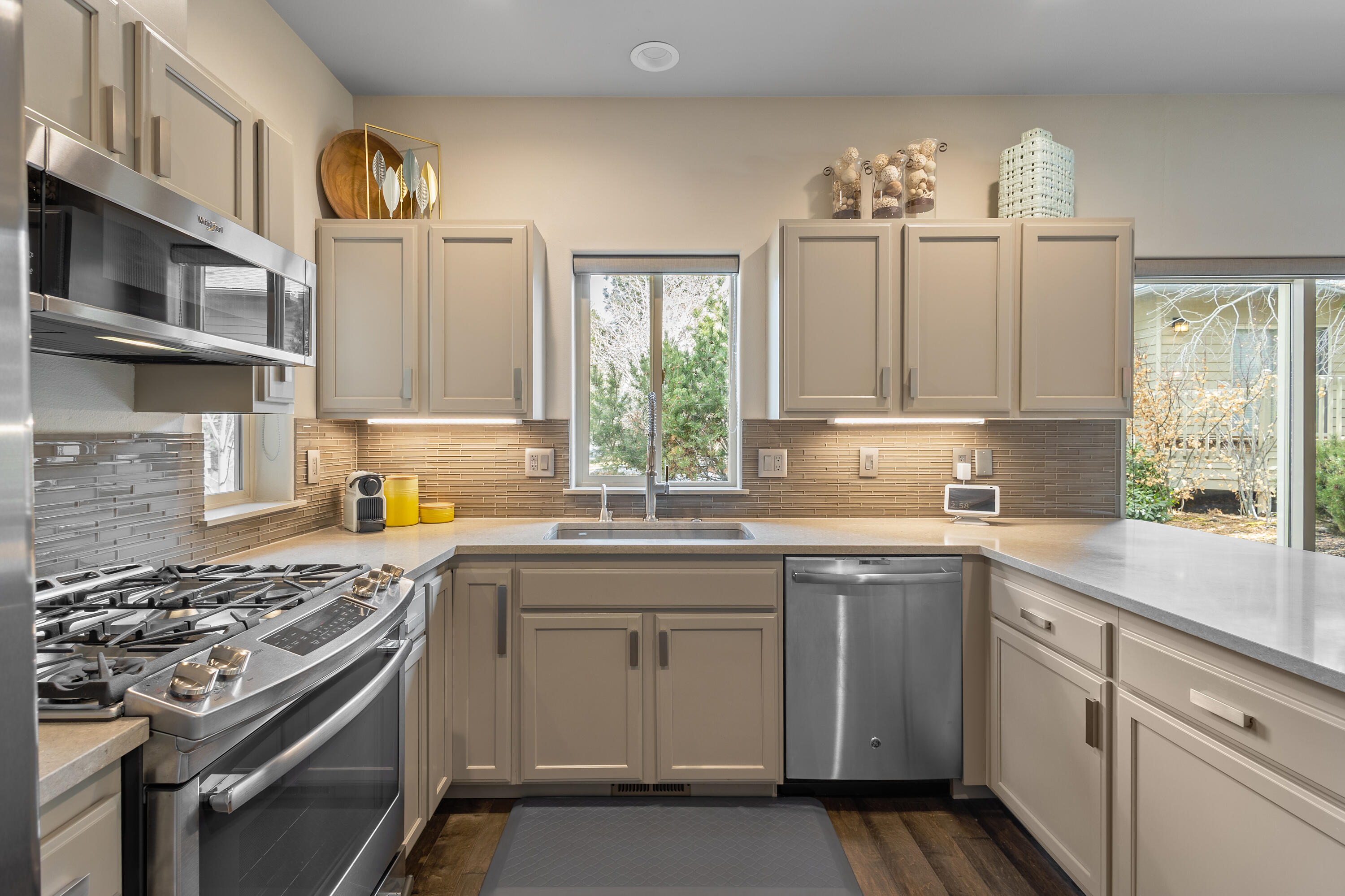 3047 NW Golf View Drive