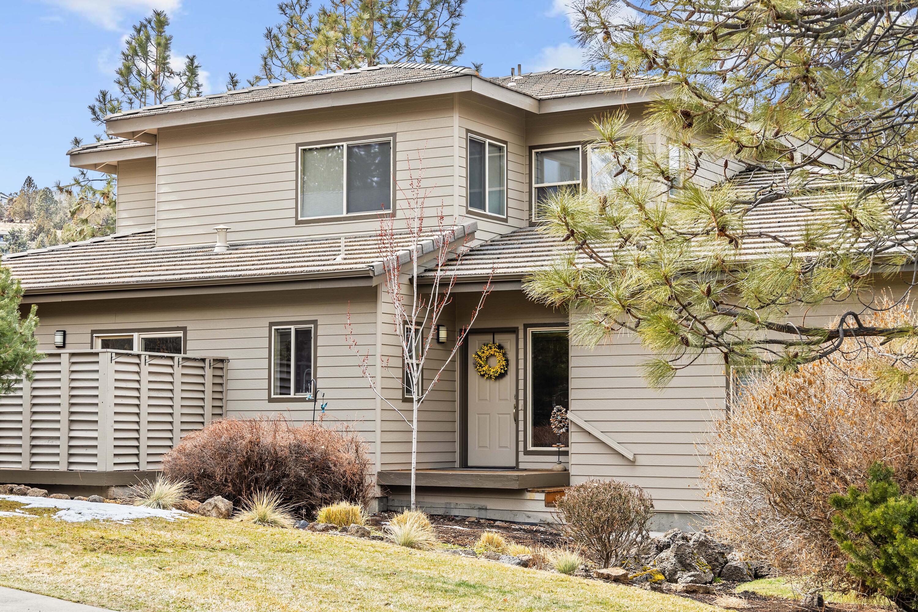 3047 NW Golf View Drive