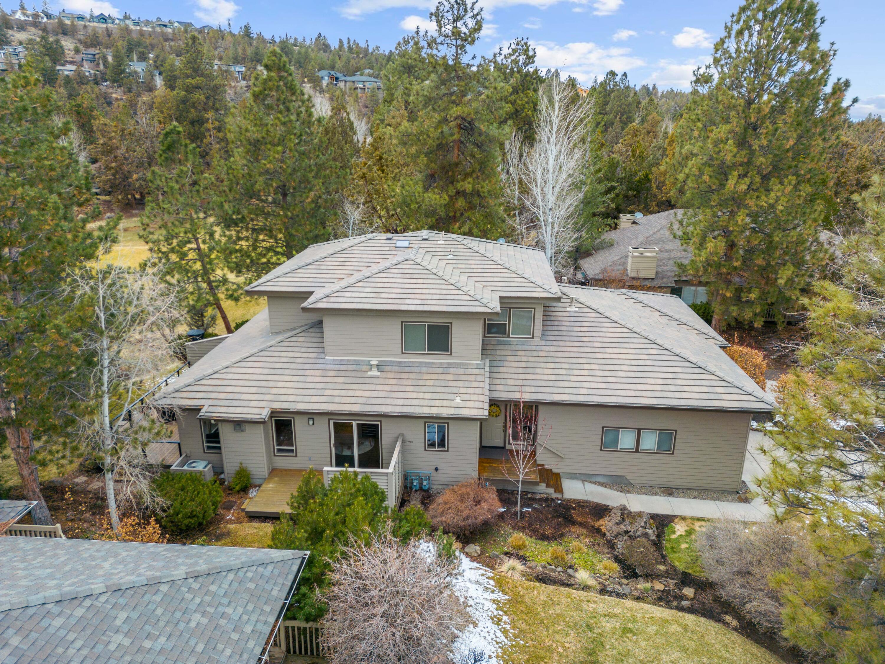 3047 NW Golf View Drive