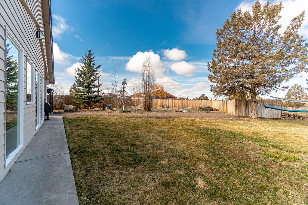 18030 SW Mount Adams Loop