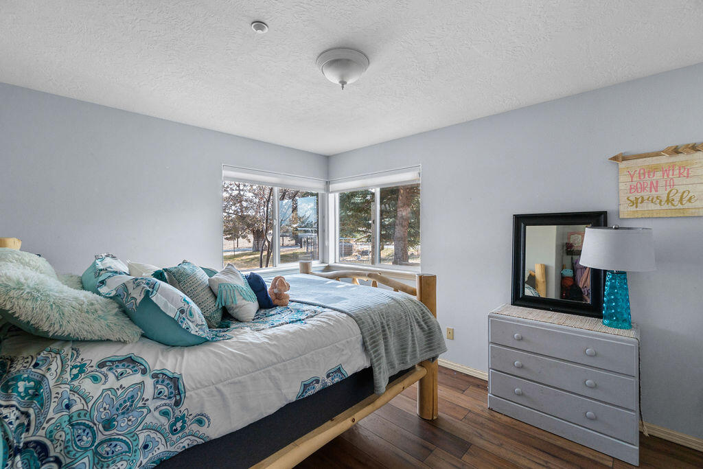 18030 SW Mount Adams Loop