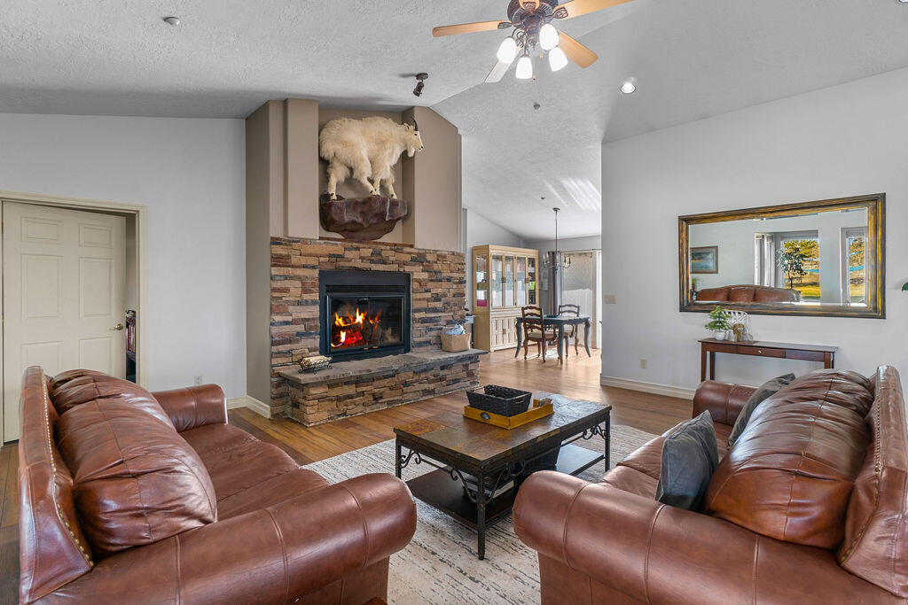 18030 SW Mount Adams Loop