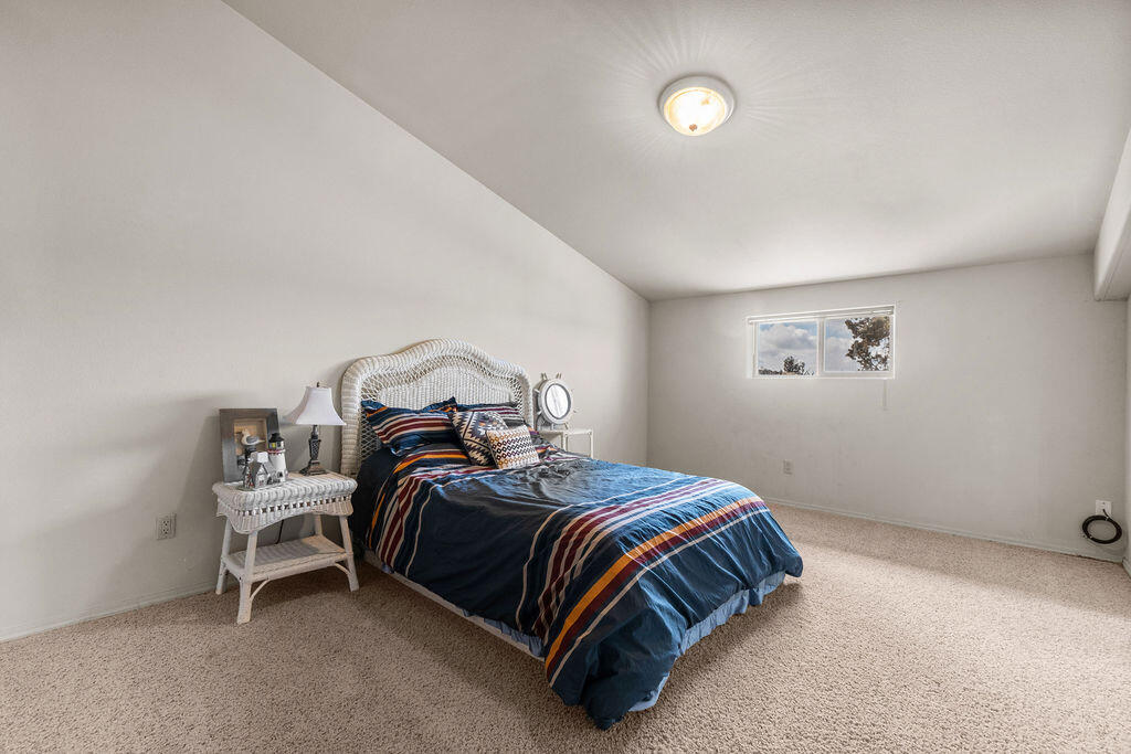 18030 SW Mount Adams Loop