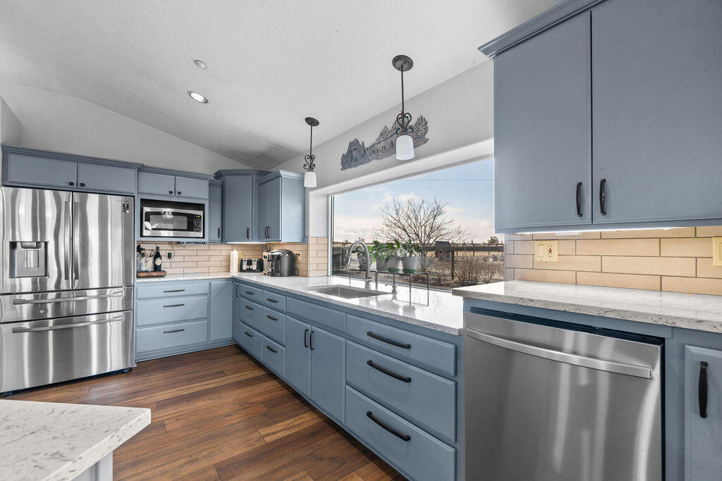 18030 SW Mount Adams Loop