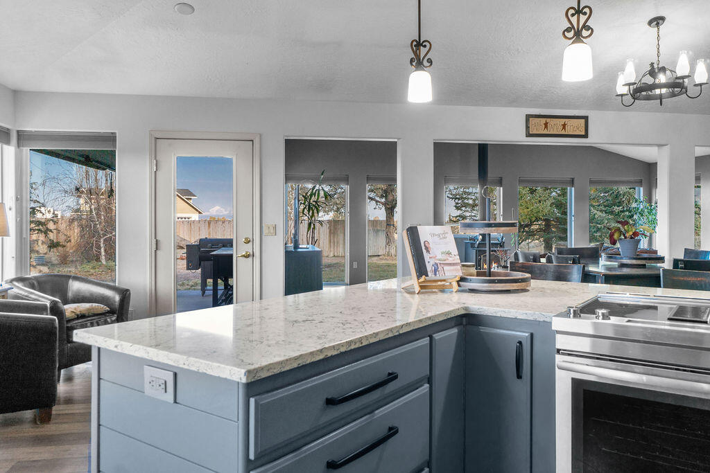 18030 SW Mount Adams Loop