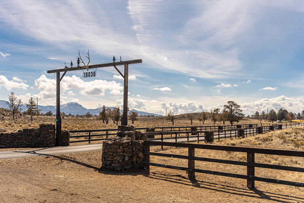 18030 SW Mount Adams Loop