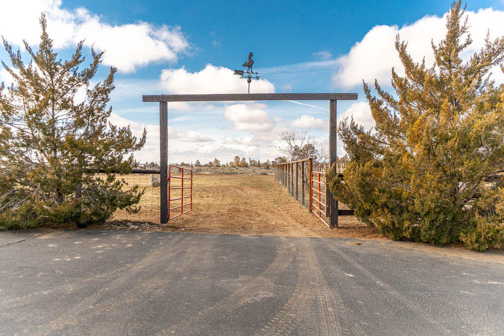 18030 SW Mount Adams Loop