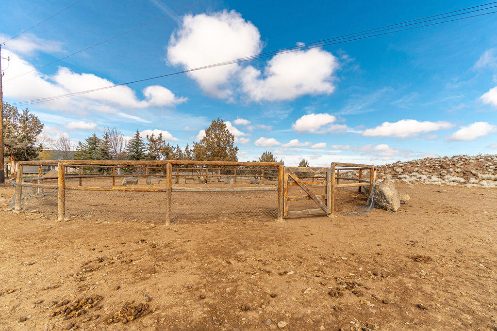 18030 SW Mount Adams Loop