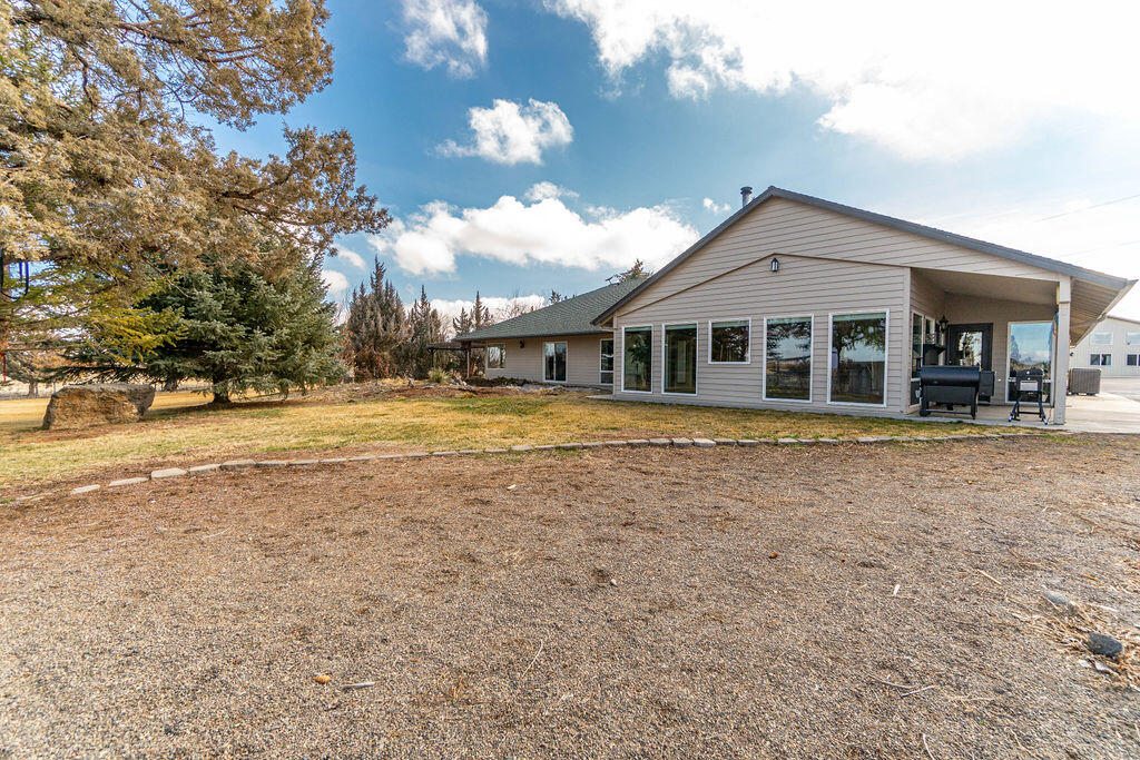 18030 SW Mount Adams Loop