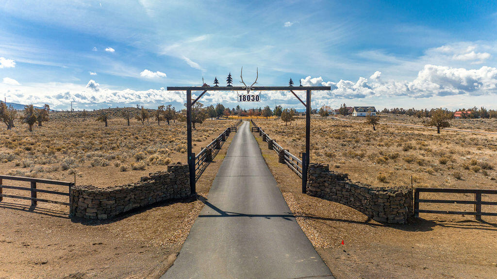 18030 SW Mount Adams Loop