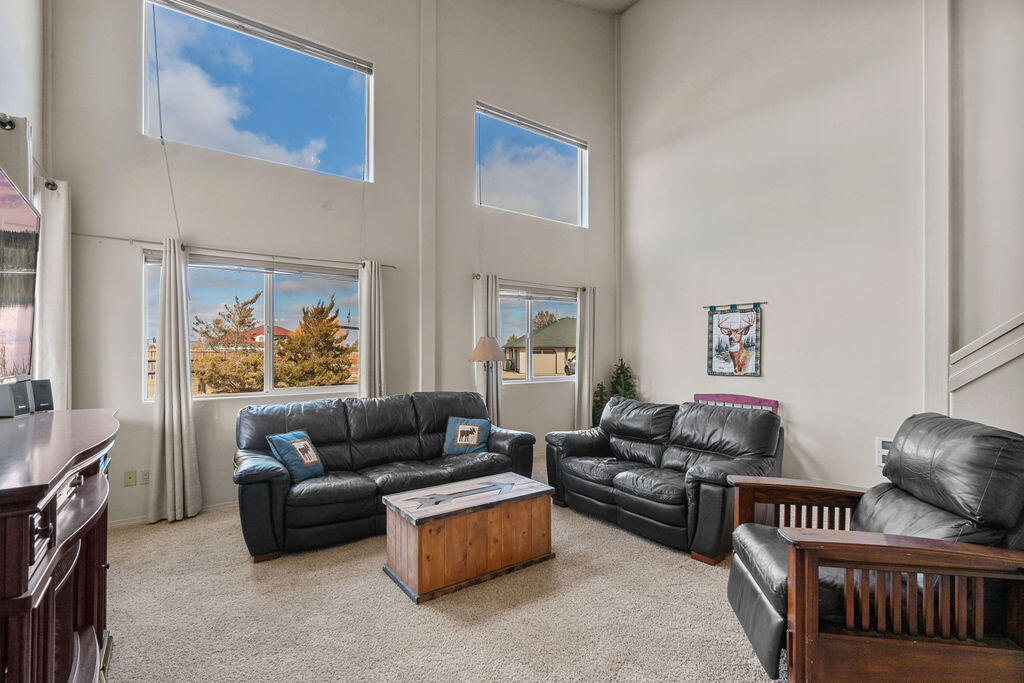 18030 SW Mount Adams Loop