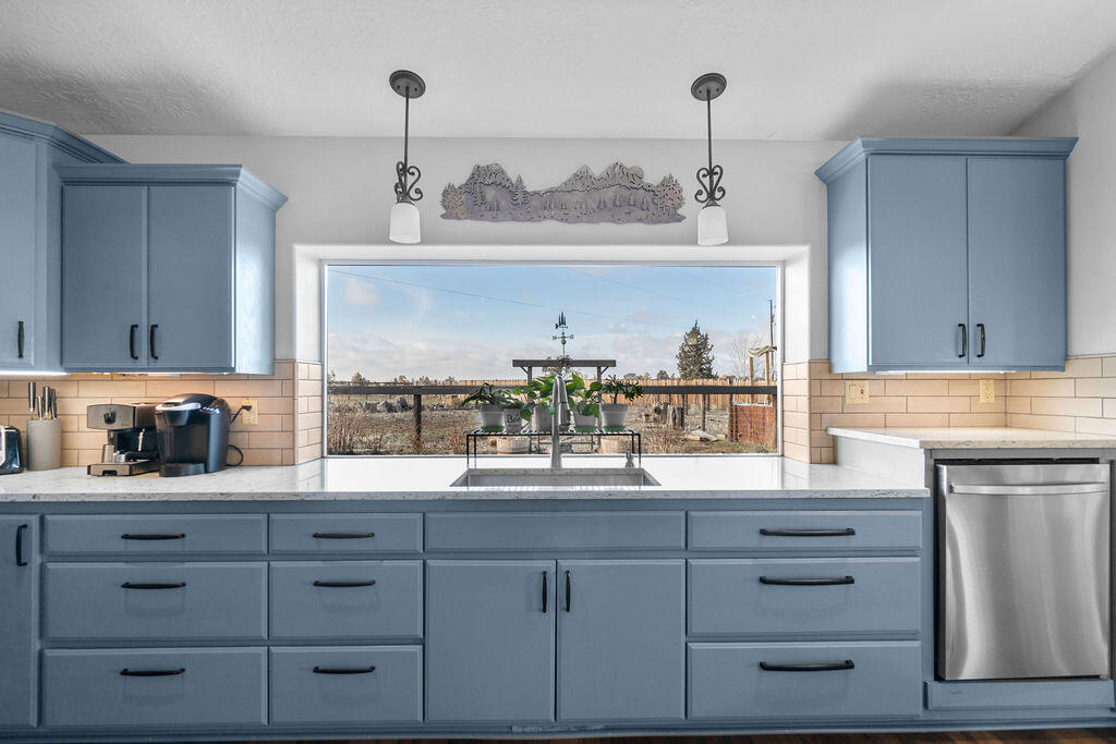 18030 SW Mount Adams Loop