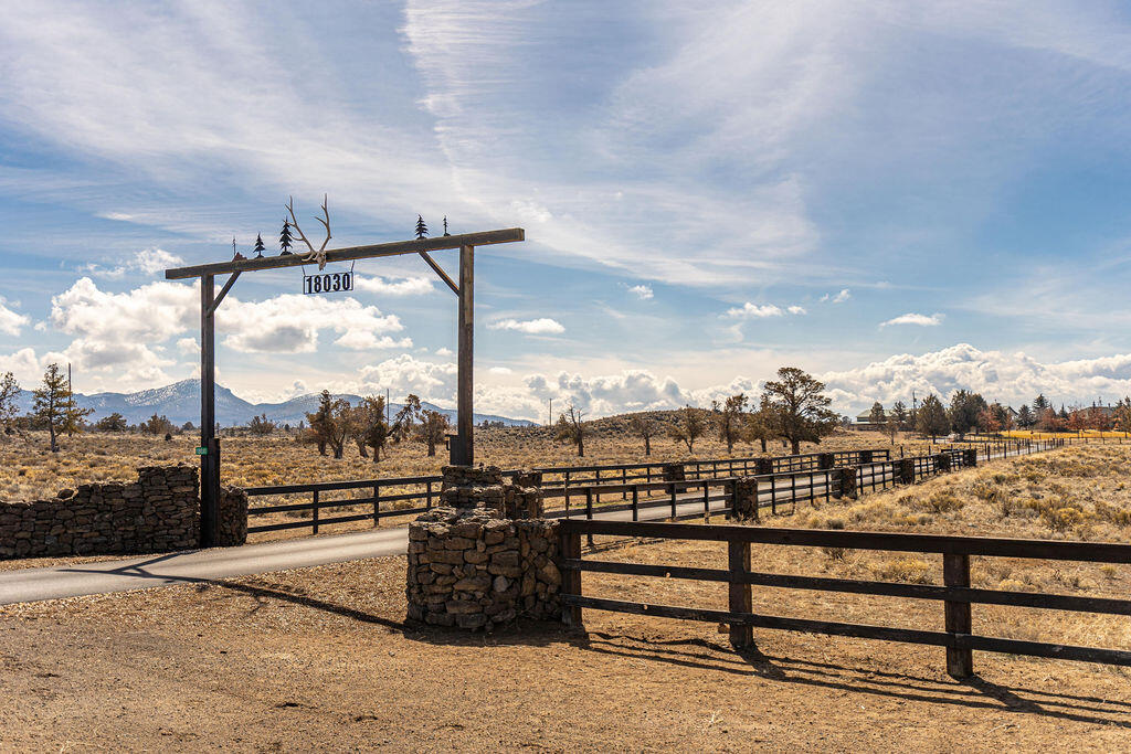 18030 SW Mount Adams Loop