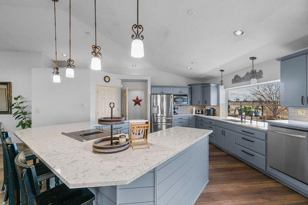 18030 SW Mount Adams Loop