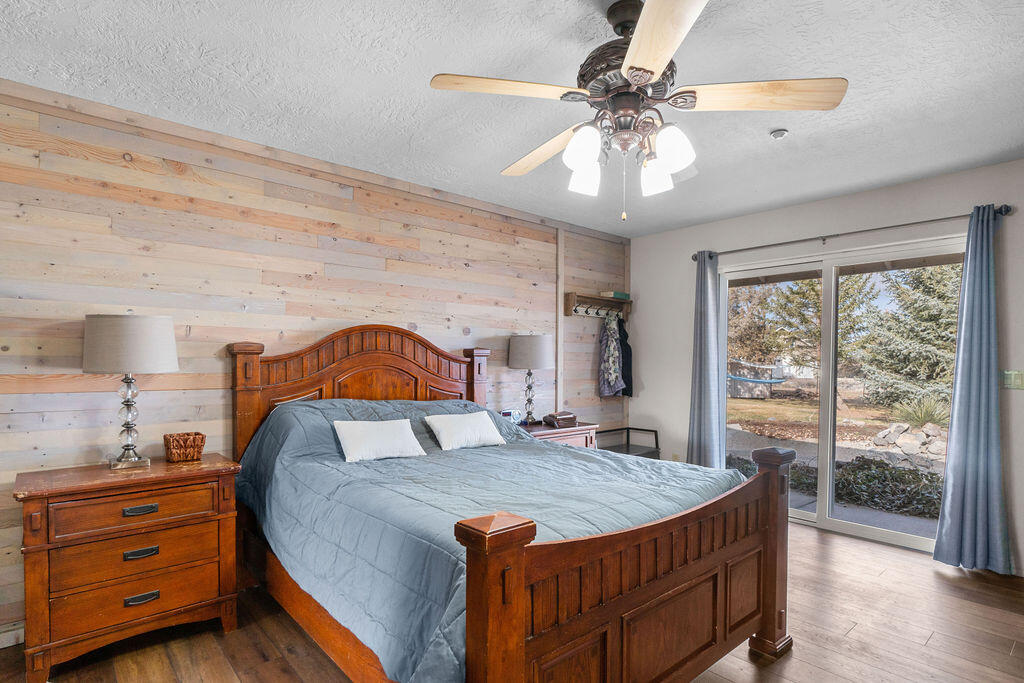 18030 SW Mount Adams Loop