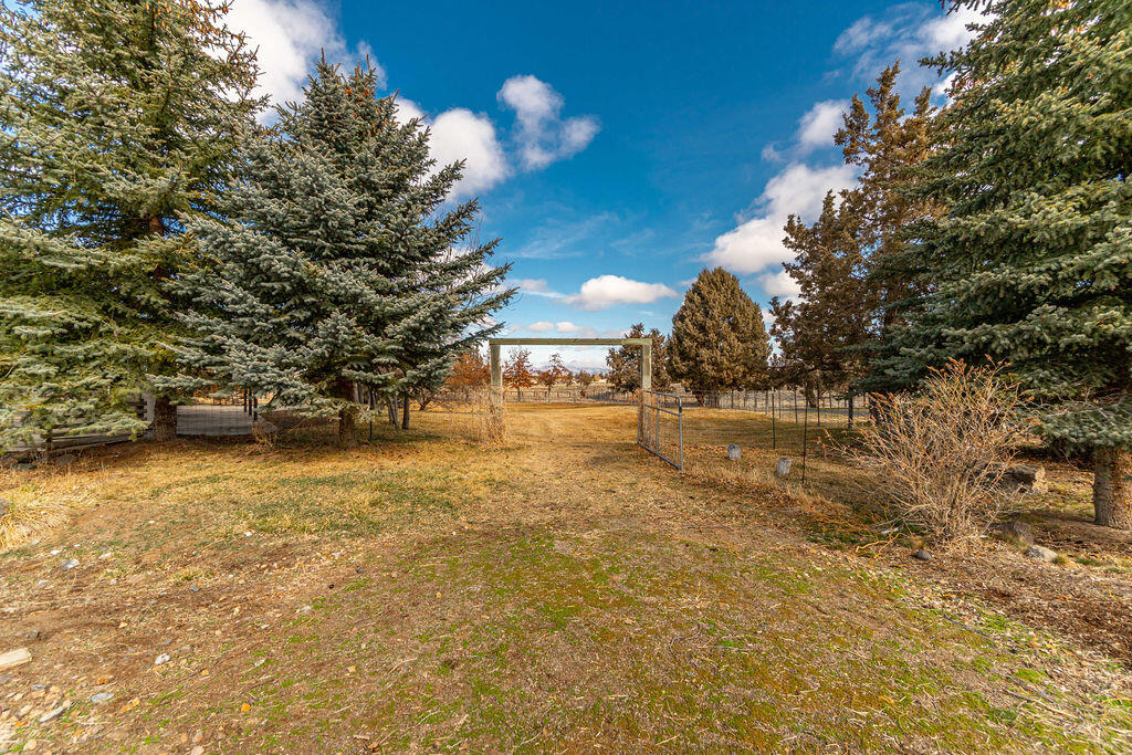 18030 SW Mount Adams Loop