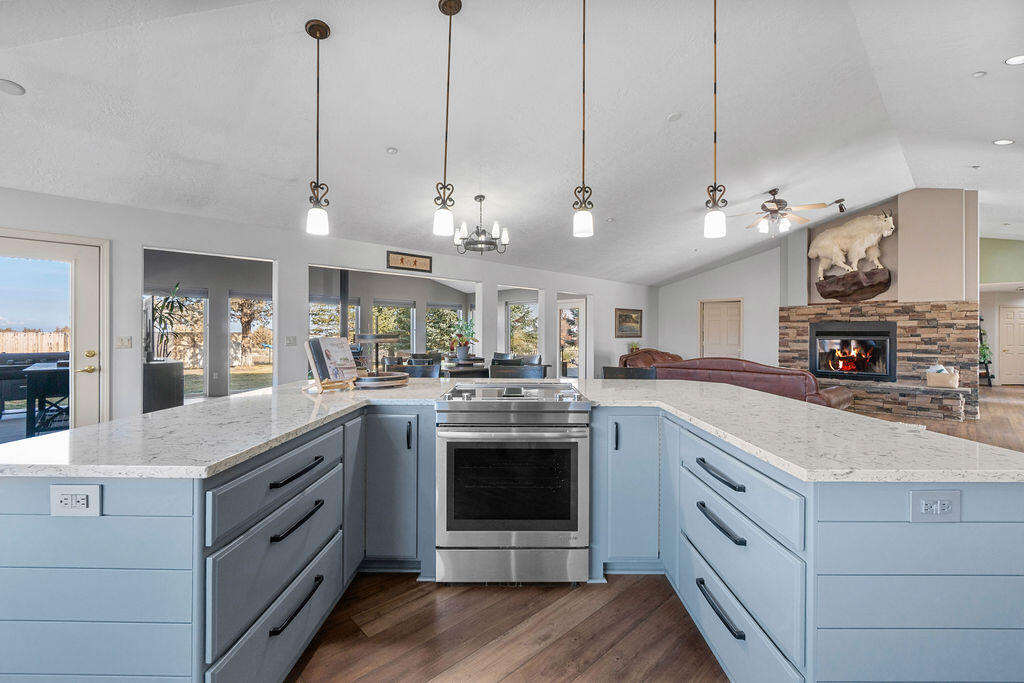 18030 SW Mount Adams Loop