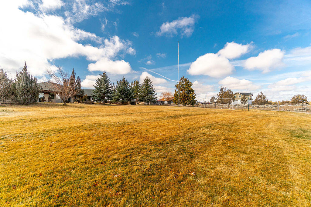 18030 SW Mount Adams Loop