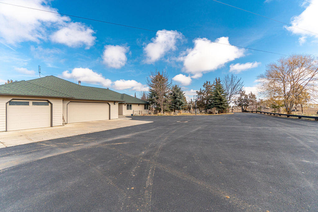 18030 SW Mount Adams Loop