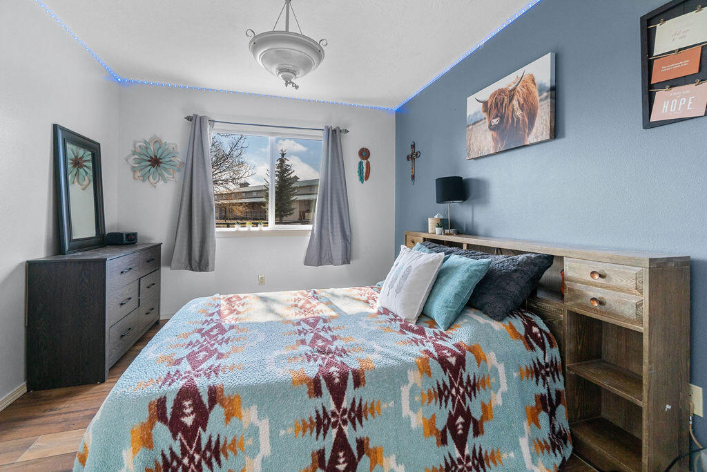 18030 SW Mount Adams Loop