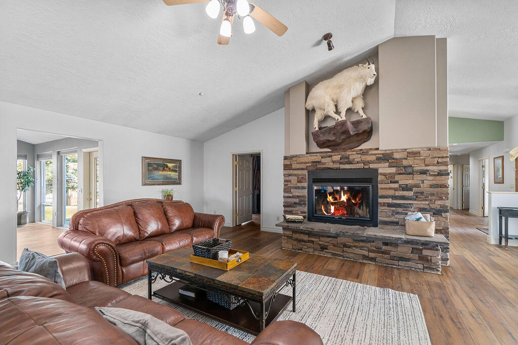 18030 SW Mount Adams Loop