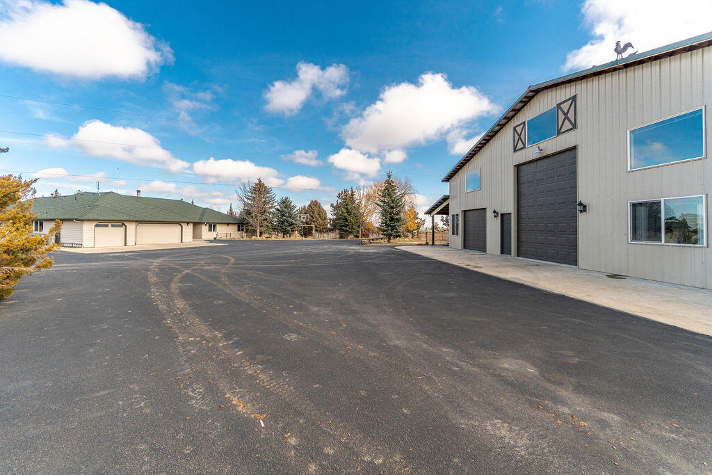 18030 SW Mount Adams Loop