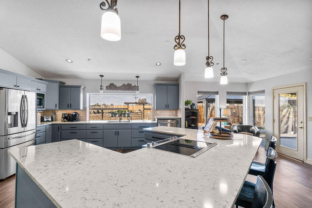 18030 SW Mount Adams Loop