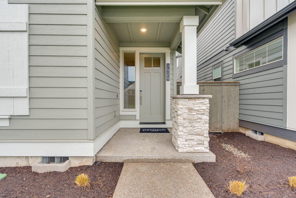 3783 NE Petrosa Avenue