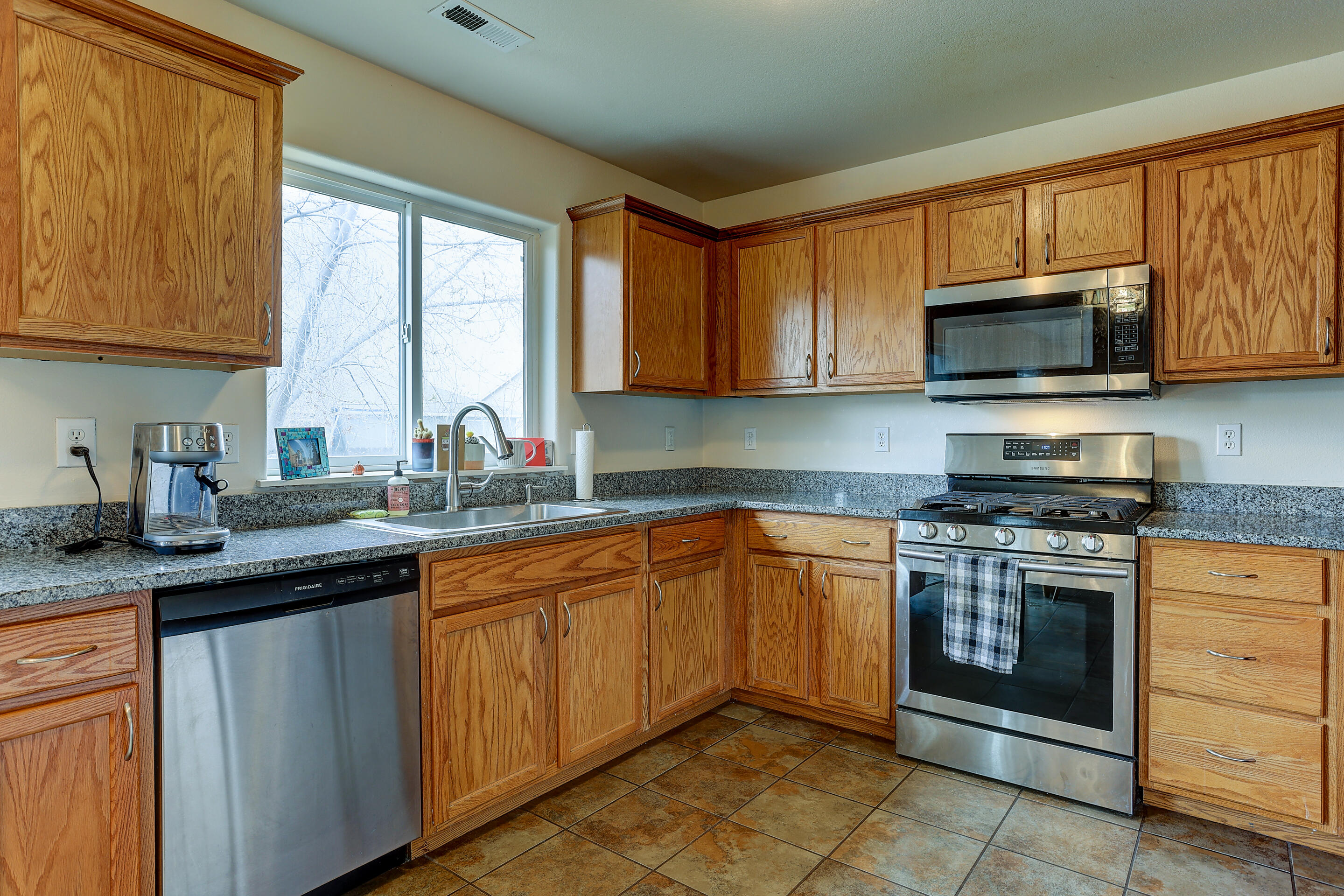 2875 SW Deschutes Drive