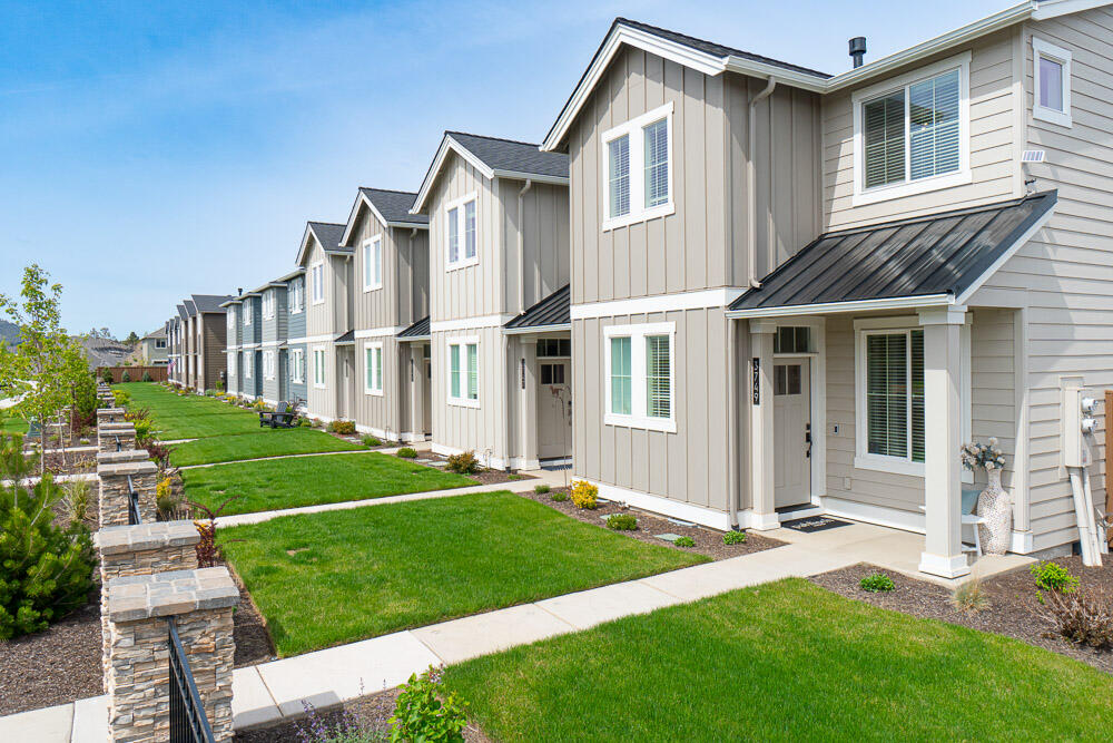 3037 NE Nipper Drive