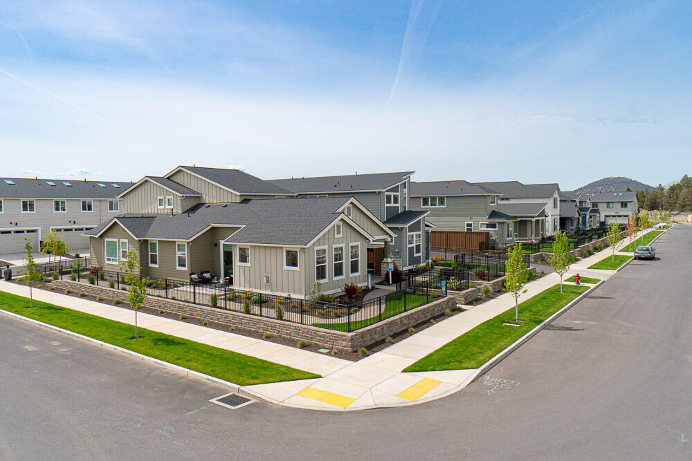 3037 NE Nipper Drive