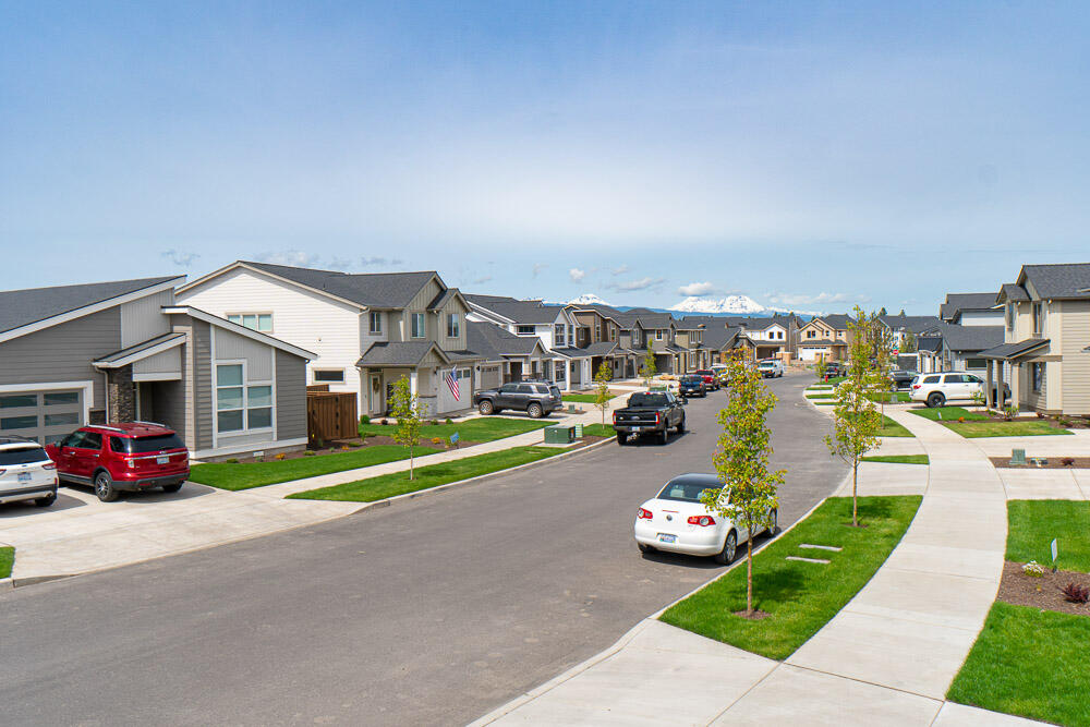 3037 NE Nipper Drive