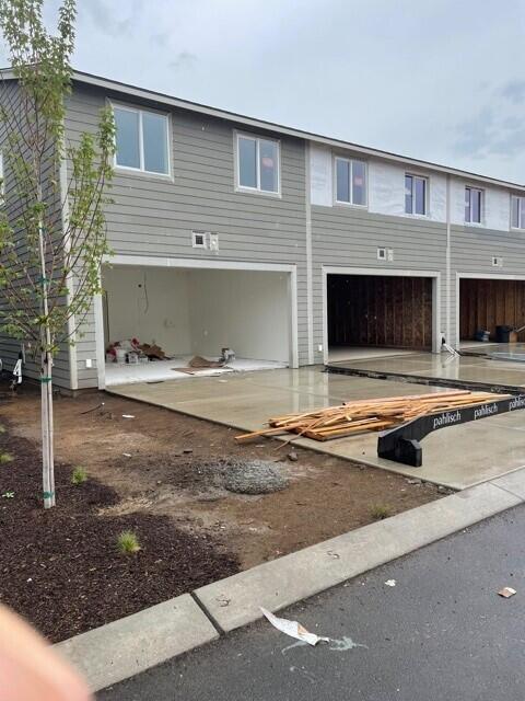 3037 NE Nipper Drive