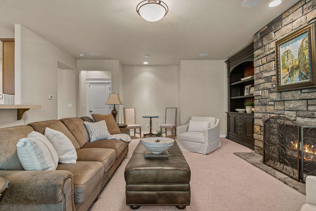 61359 Gorge View Street