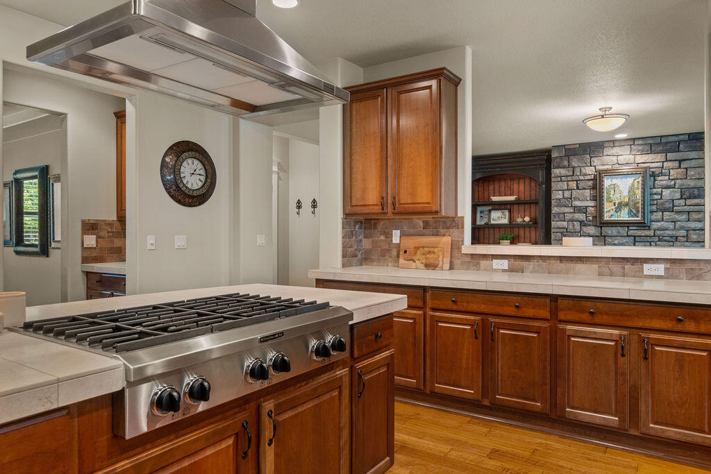 61359 Gorge View Street