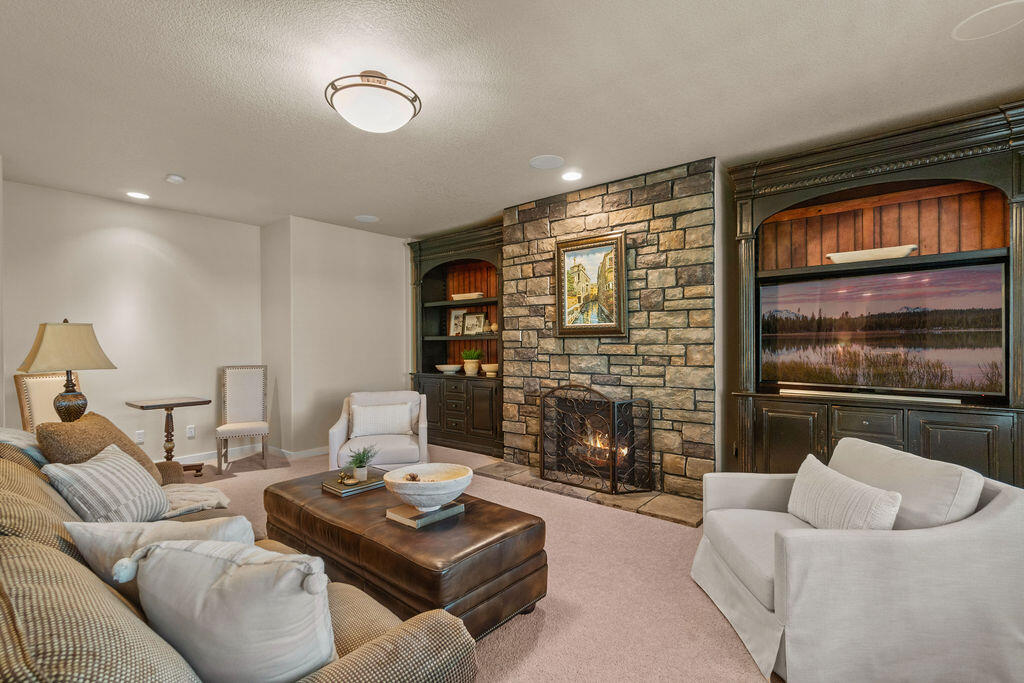 61359 Gorge View Street