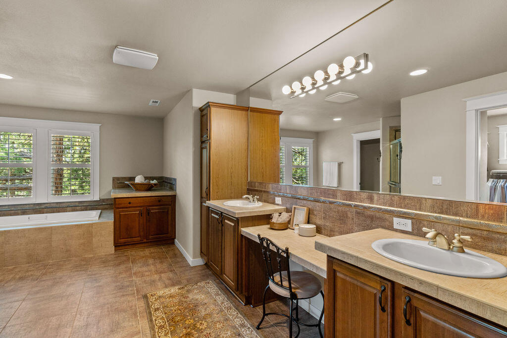 61359 Gorge View Street