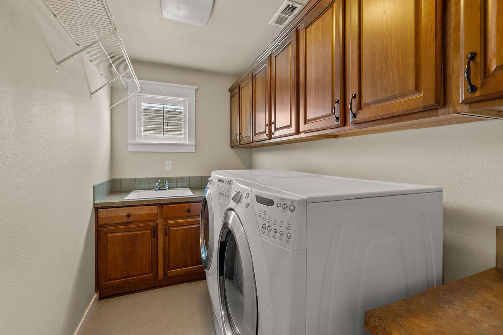 61359 Gorge View Street