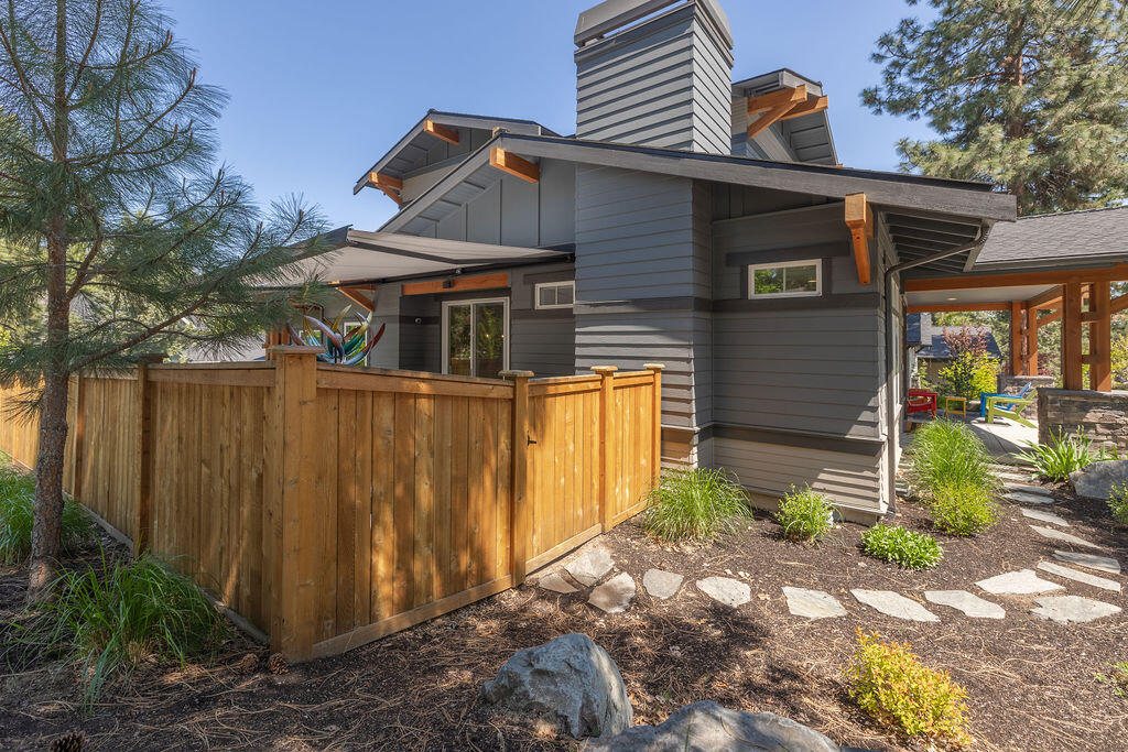 2280 NW Lemhi Pass Drive