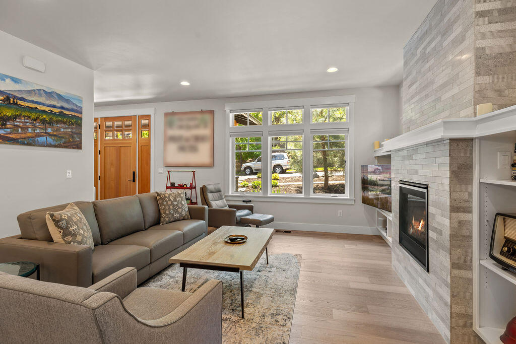 2280 NW Lemhi Pass Drive