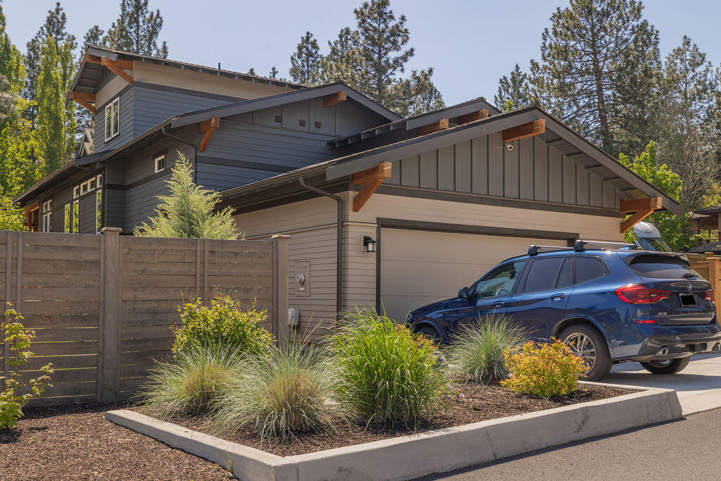 2280 NW Lemhi Pass Drive