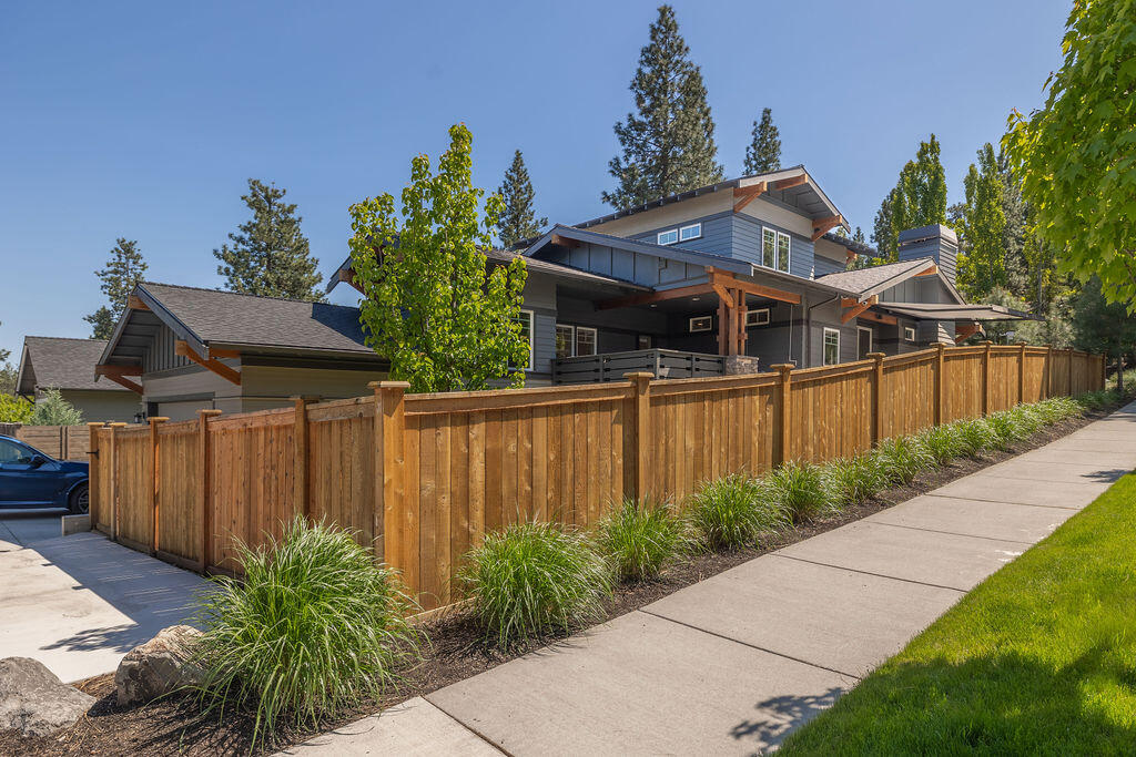 2280 NW Lemhi Pass Drive