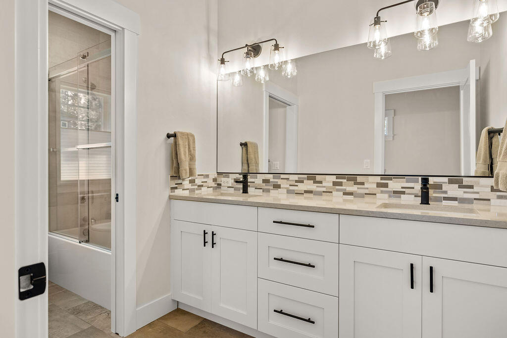 2280 NW Lemhi Pass Drive