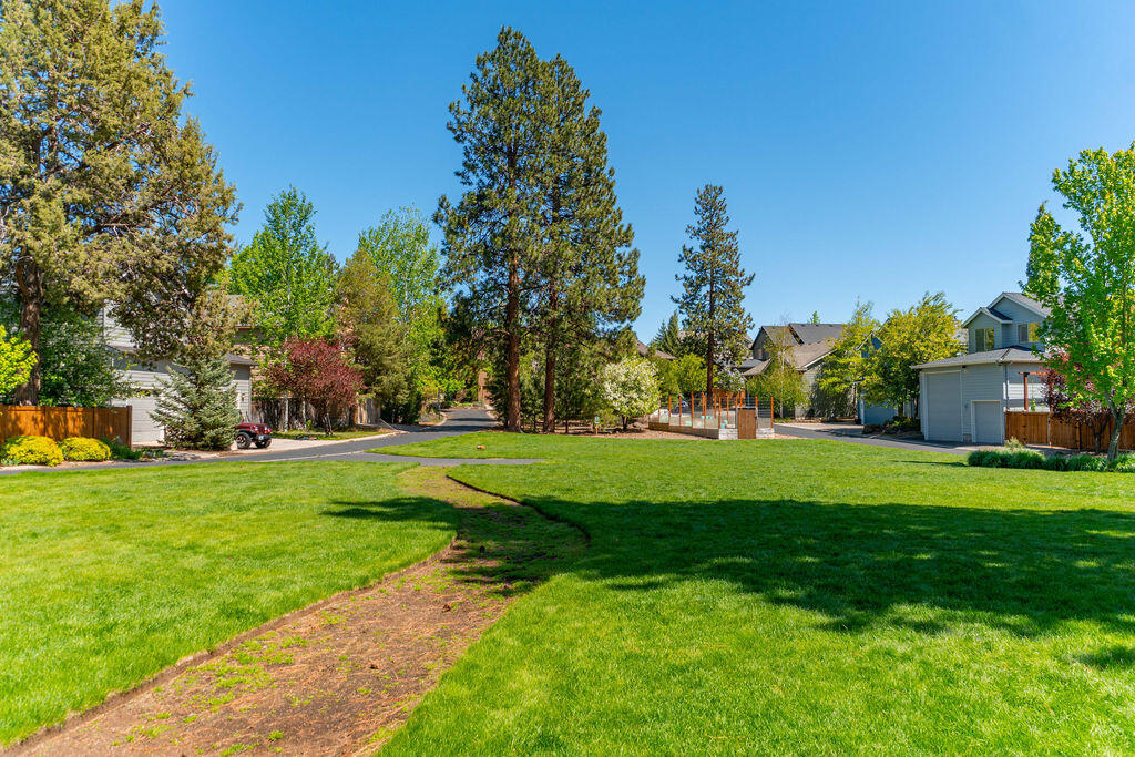 142 NW Outlook Vista Drive