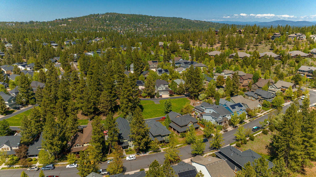 142 NW Outlook Vista Drive