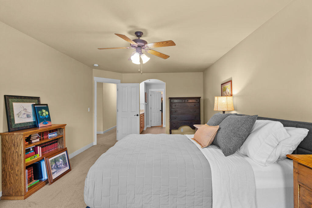 142 NW Outlook Vista Drive